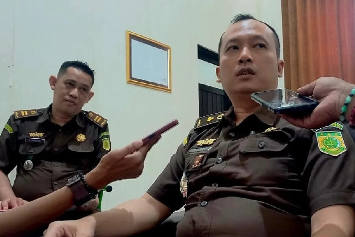 DLH Terpidana Korupsi Menyerahkan Uang Pengganti Sebesar Rp182 Juta ke Kejari Situbondo