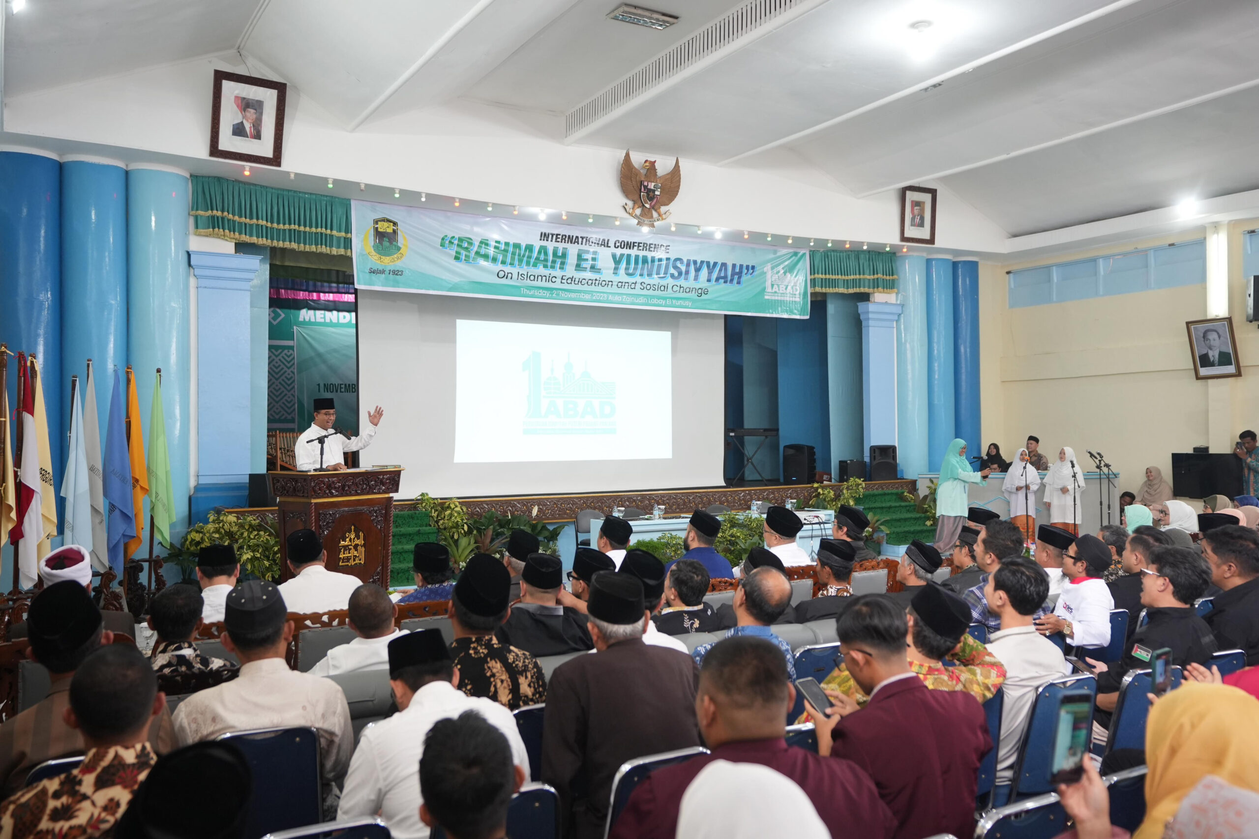 Anies Tampak Terkesan dengan Perjalanan Seabad Diniyyah Putri, Menghormati Dedikasi Rahmah El Yunusiyah