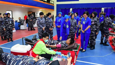 Korps Wanita TNI AL Menggelar Donor Darah Menyambut HUT Ke-61