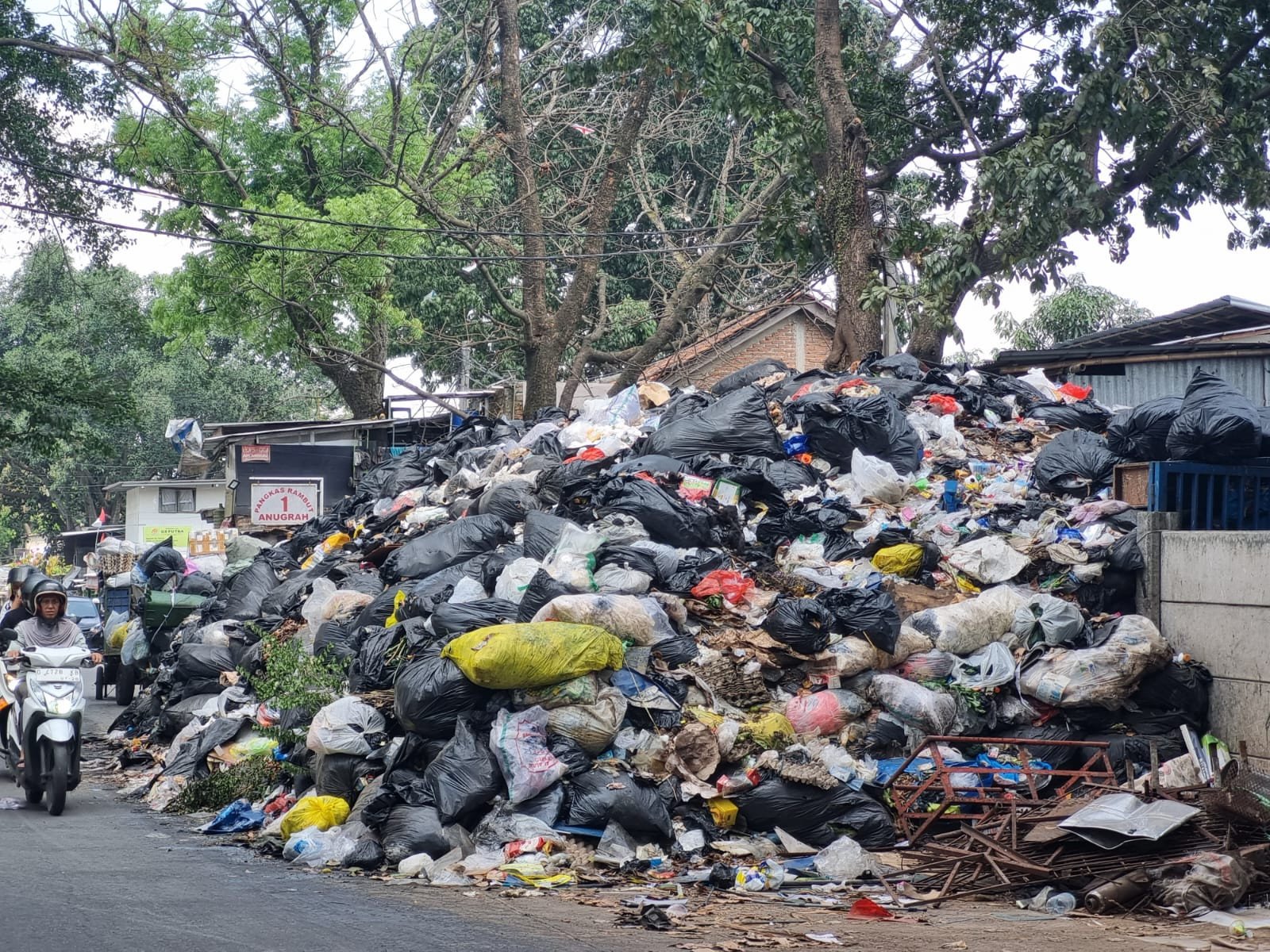 DLHK: Banyak Warga Depok Melanggar Hukum dengan Membuang Sampah Sembarangan, Laporan Mencapai 60 dalam Sebulan