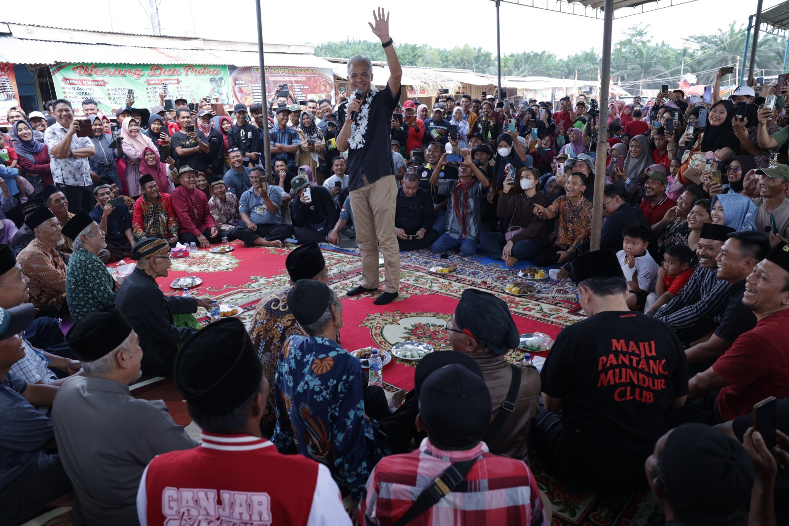 Kedatangan Ganjar Disambut Hangat oleh Warga Transmigran di Sumsel