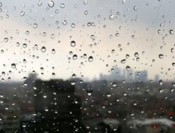 Prakiraan Cuaca Jawa Timur pada Tanggal 29 Desember 2023: Gerimis dan Hujan Lebat Sepanjang Hari