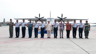 Prabowo Serahkan 5 Pesawat NC-212i Buatan Lokal ke TNI AU