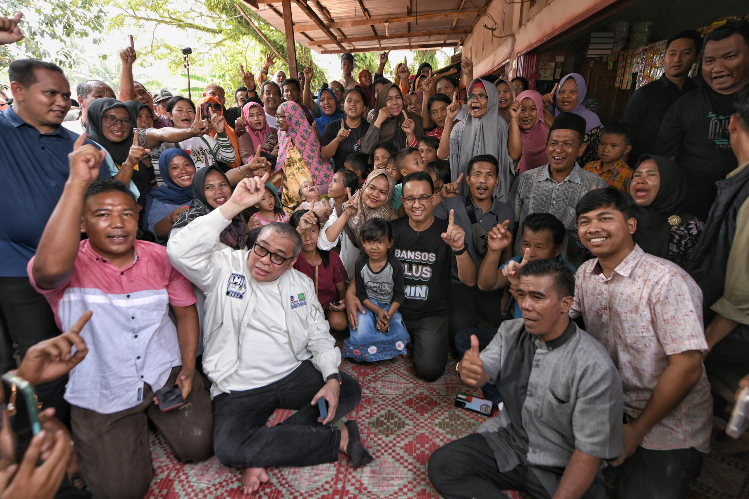 Anies Mengumumkan Rencana Infrastruktur Mikro dan Memperkenalkan Program Pansos Plus di Kampung Kumuh Riau