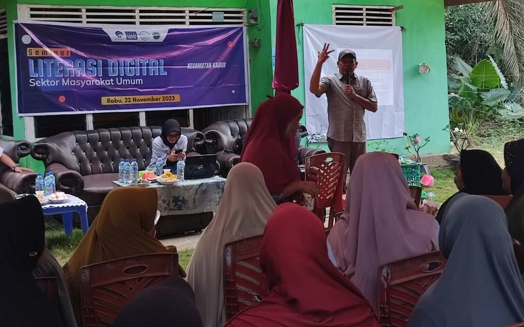 Masyarakat Terpaksa Beradaptasi dan Mahir Menggunakan Teknologi Informasi karena Proses Digitalisasi