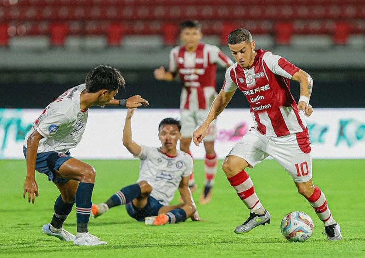 Leonardo Medina Minta Maaf dan Mengakui Kekalahan dari Arema FC: Tanggung Jawab Saya!