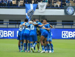 Persib Tertunduk di Depan Bobotoh, Menelan Kekalahan 0-2 dari Persik