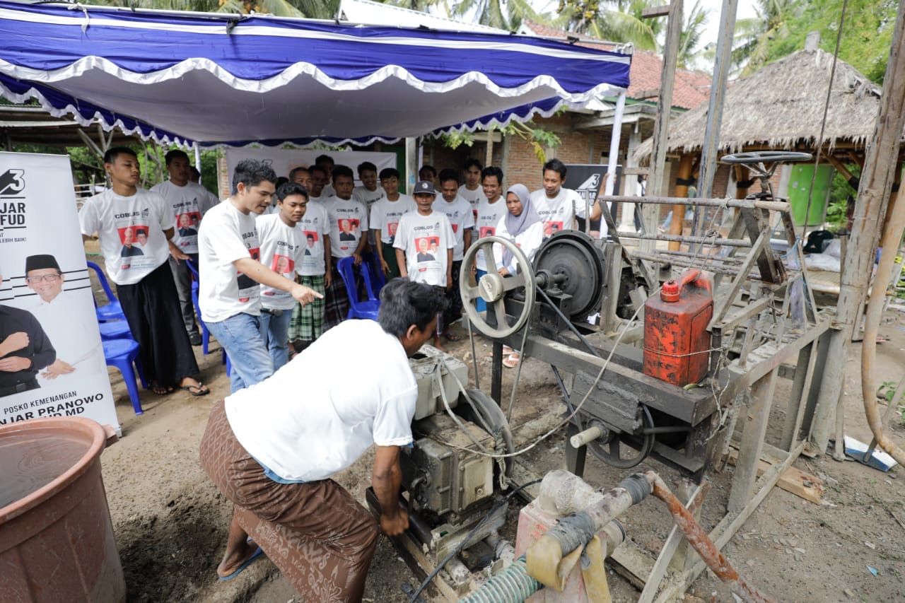 Sukarelawan Ganjar-Mahfud Sumbangkan Sumur Bor ke Warga Lombok Tengah