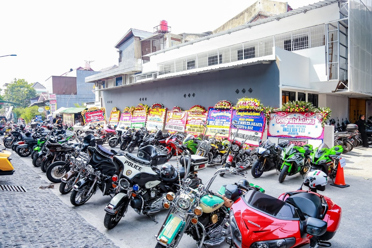 Uncle Ben’s 23 Menghadirkan Konsep Otomotif & Restoran, Tempat Nongkrong yang Ideal bagi Para Bikers