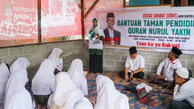 Ustaz Sahabat Ganjar Memberikan Bantuan Penunjang Belajar kepada TPQ Nurul Yaqin