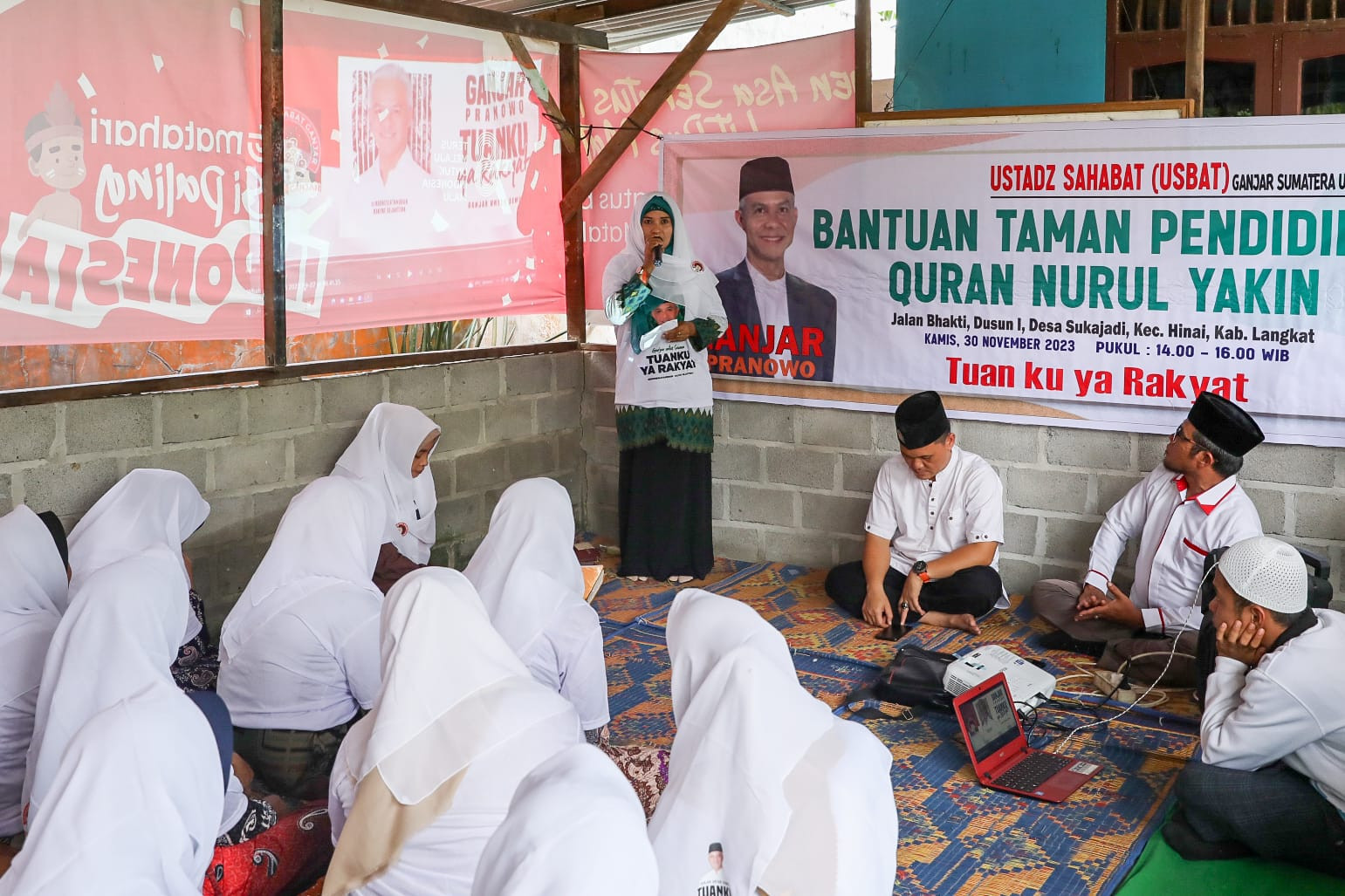 Ustaz Sahabat Ganjar Memberikan Bantuan Penunjang Belajar kepada TPQ Nurul Yaqin