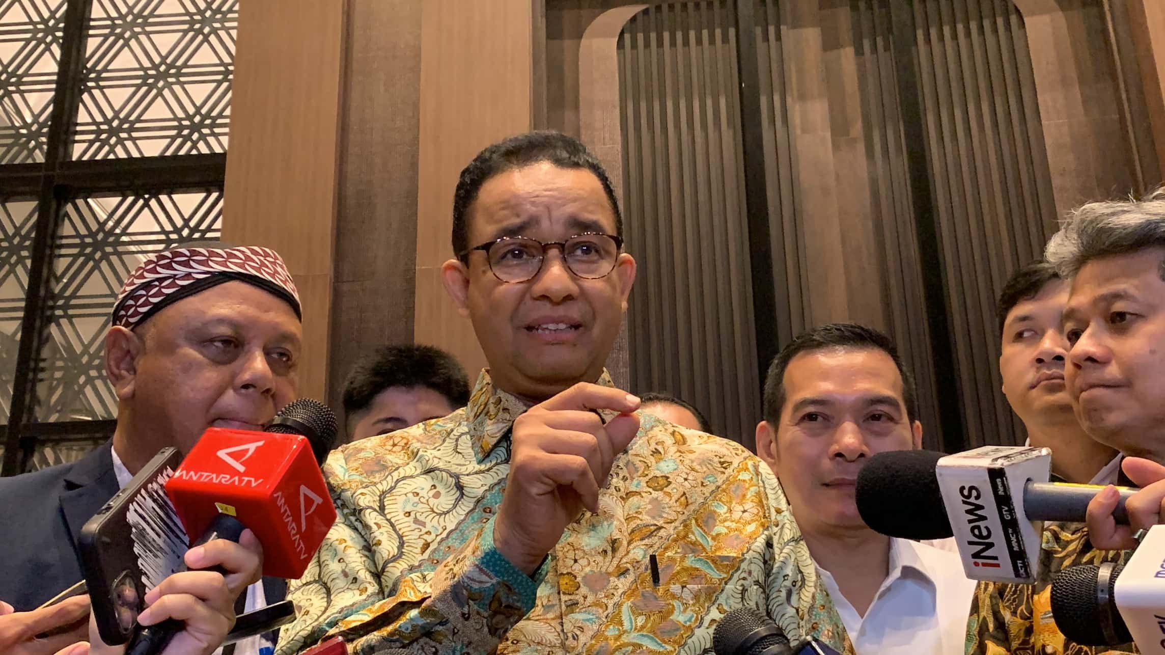 Anies Baswedan Mengeluarkan Imbauan untuk Timses terkait APK yang Diklaim sebagai Penyebab Kecelakaan