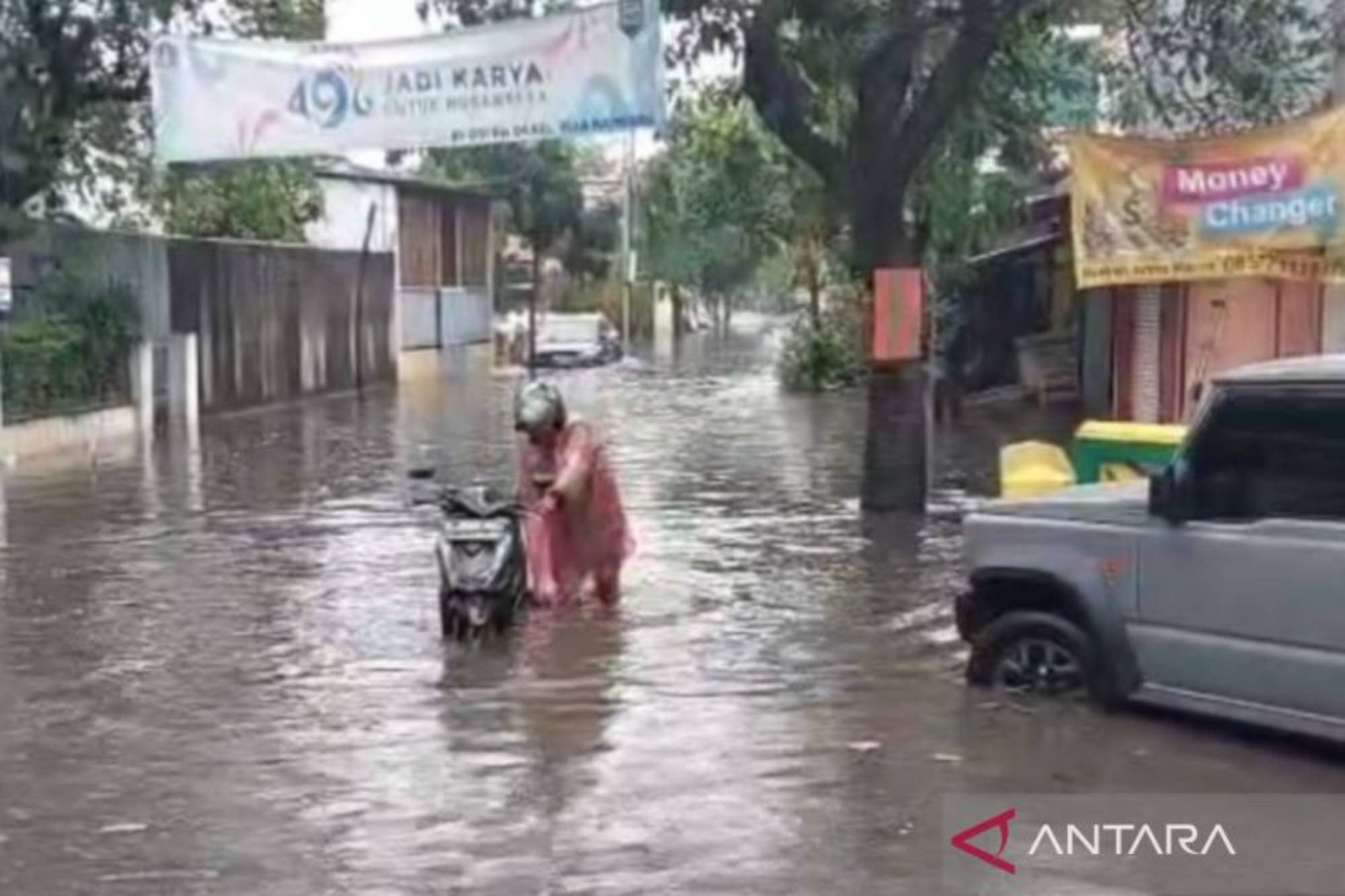 5 Dampak Negatif Jika Motor Melintasi Banjir Tanpa Perhatian, Perhatikan Nomor 3!