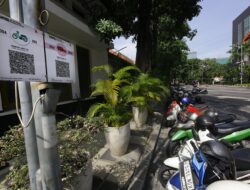 Pilot Project Pembayaran Parkir Pakai QRIS Melibatkan 5 Ruas Jalan di Surabaya