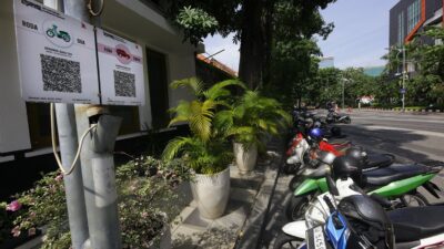 Pilot Project Pembayaran Parkir Pakai QRIS Melibatkan 5 Ruas Jalan di Surabaya