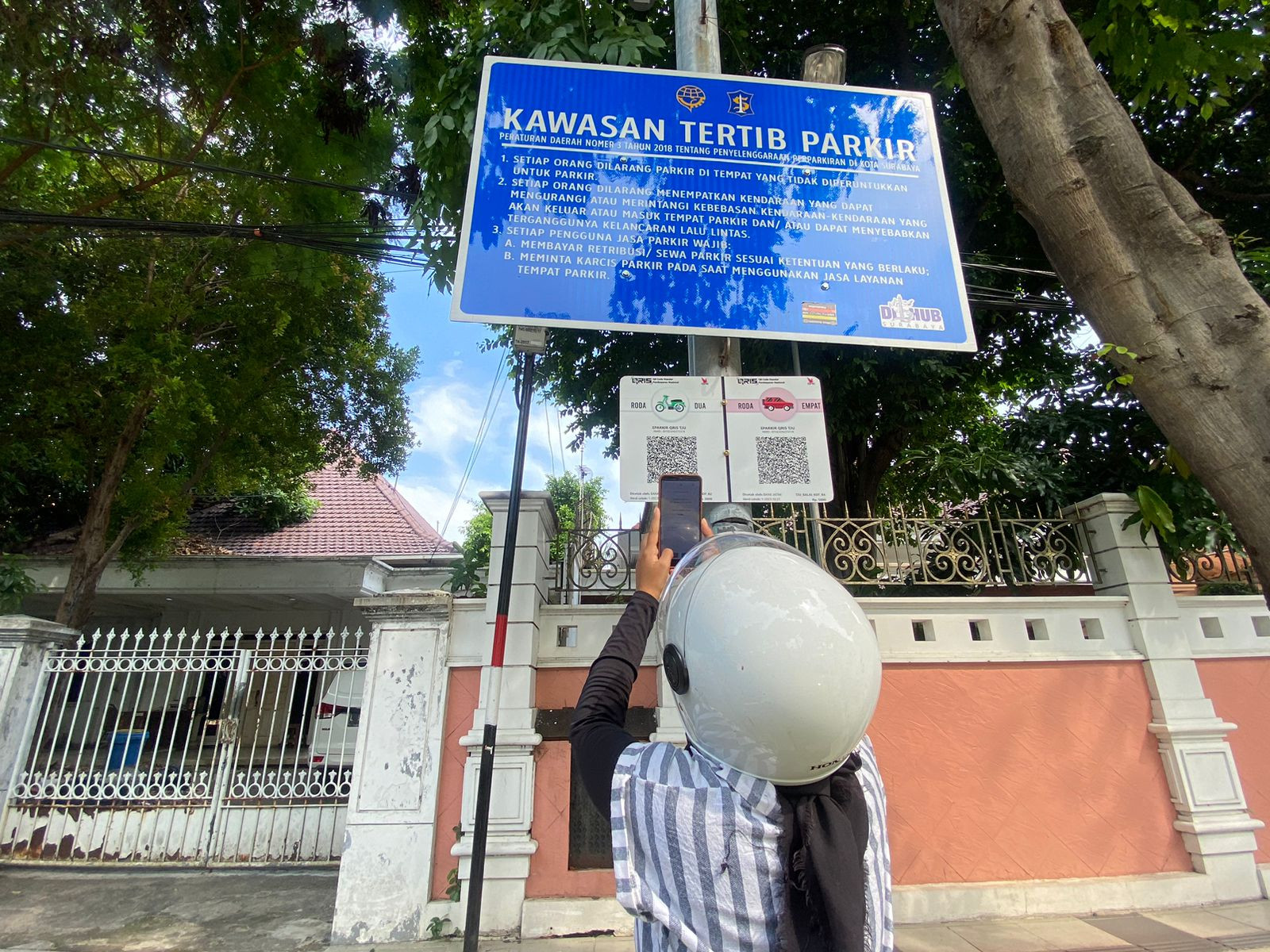 Jukir di Surabaya Enggan Menerapkan Pembayaran QRIS karena Alasan Pendapatan Berkurang