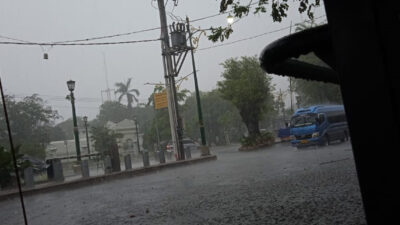 Cuaca di Jogja hari ini, pada sore hari, terjadi hujan petir.