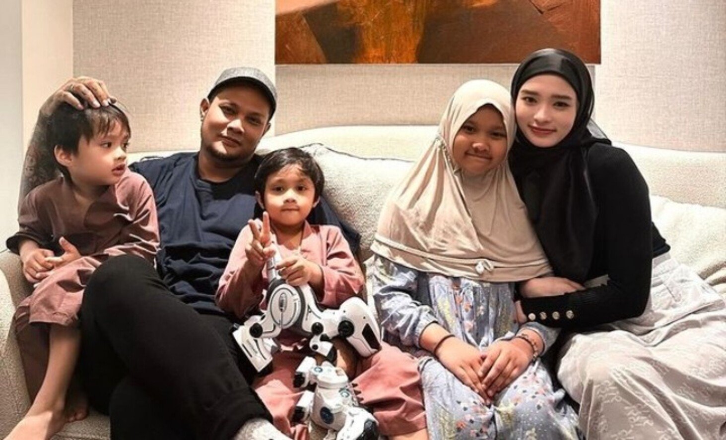 Inara Rusli Berbagi Kisah di Balik Pertemuannya dengan Virgoun