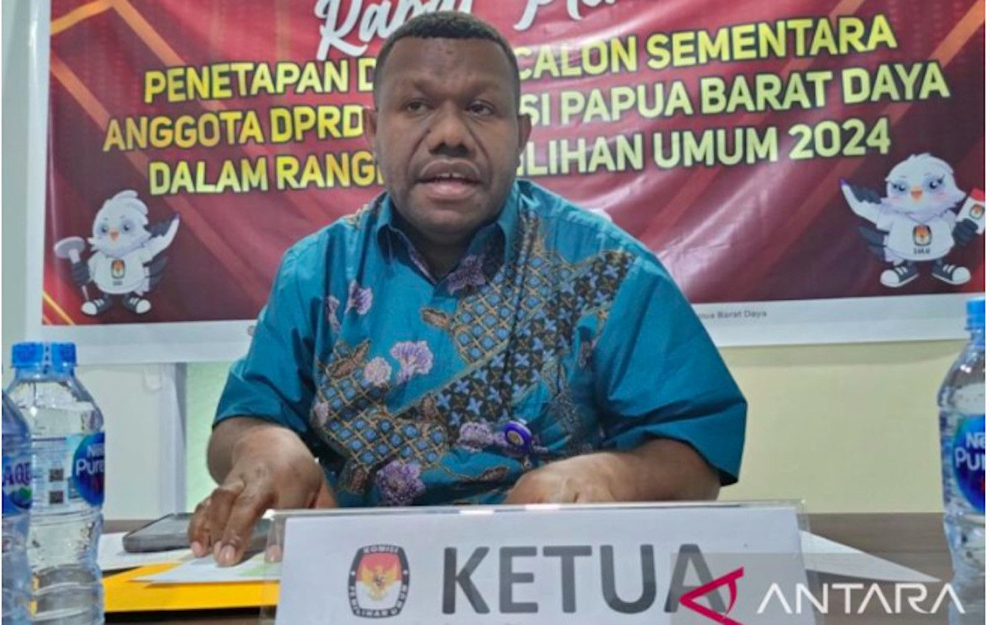 KPU Papua Barat Selatan Mengirimkan Logistik Pemilu ke Tambrauw dengan Menggunakan Pesawat