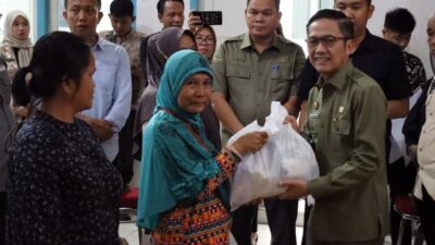 Pemkot Palembang Berikan Ribuan Paket Sembako untuk Meredakan Inflasi