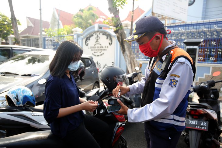 Wali Kota Surabaya Meminta Bawahannya Untuk Melaksanakan Pembayaran Parkir dengan QRIS Sesuai Ultimatum