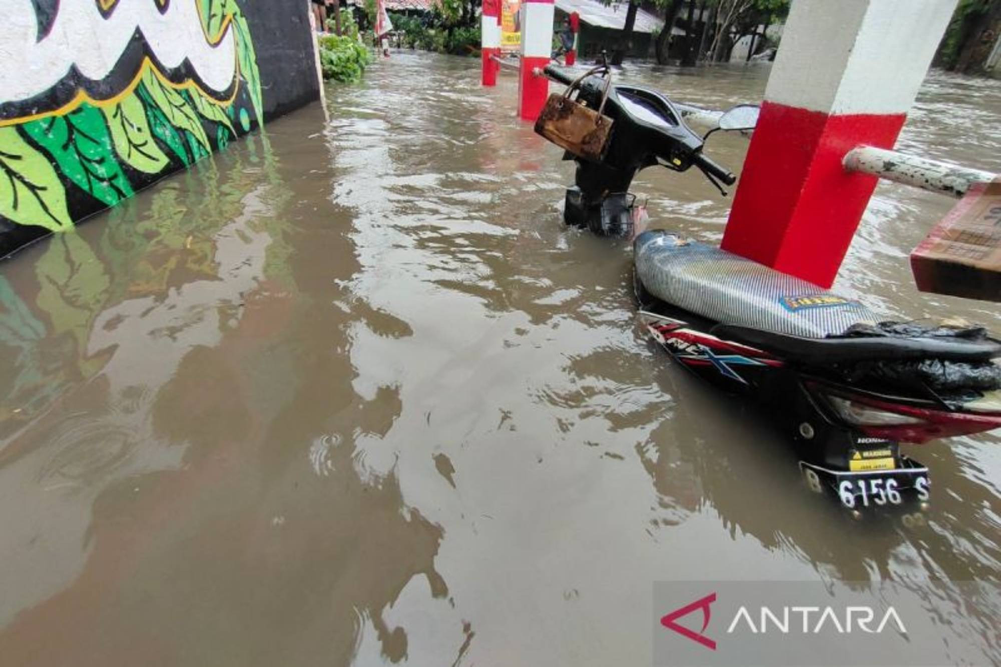 Banjir Masih Menggenangi 12 Kelurahan di Jakarta Selatan Hingga Malam Minggu