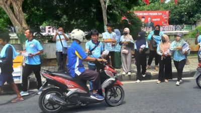 Bagi-Bagi Alat Tulis di Madura: Untuk Membawa Indonesia Menuju Emas dengan Prabowo-Gibran sebagai Pilar 08