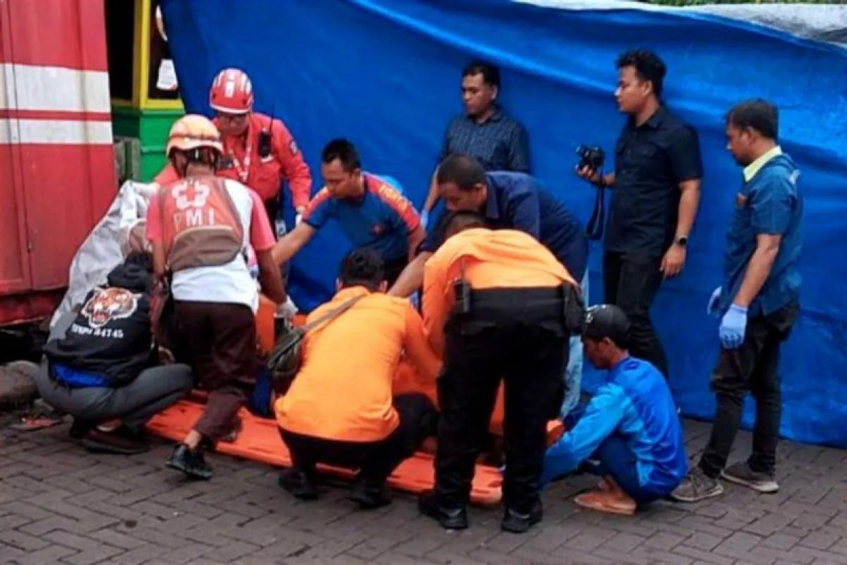 Tragedi di Surabaya, Seorang Pekerja Tewas Tertimpa Peti Kemas Saat Proses Pemindahan