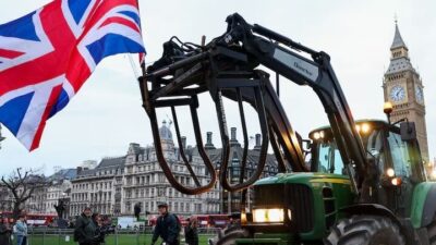 Petani Inggris Meramaikan Pusat London dengan Konvoi Traktor