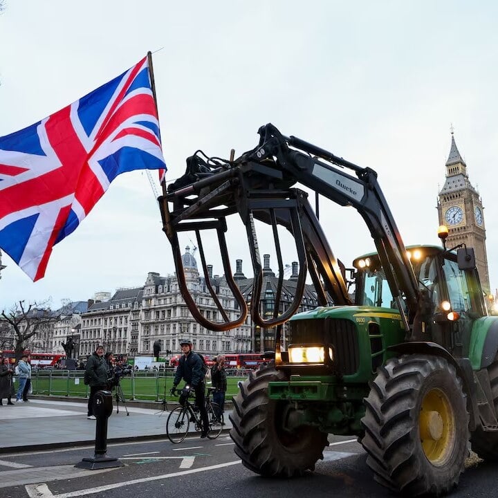 Petani Inggris Meramaikan Pusat London dengan Konvoi Traktor