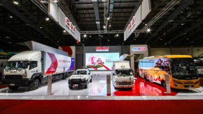 Isuzu Menghadirkan D-Max dan Bus Sekolah Khusus Difabel di Giicomvec 2024