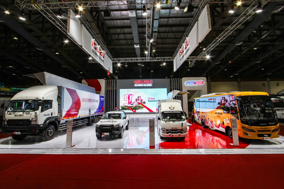 Isuzu Menghadirkan D-Max dan Bus Sekolah Khusus Difabel di Giicomvec 2024