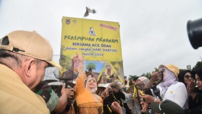 Acil Odah Memimpin Gerakan “Perempuan Menanam Ribuan Pohon” di Kalimantan Selatan untuk Memperingati Hari Kartini