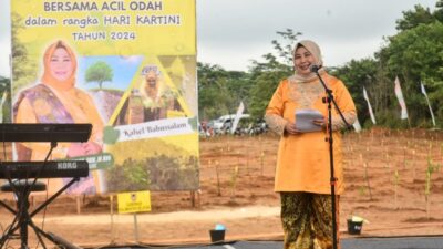 Acil Odah: Pesan Inspiratif untuk Perempuan Banjar dalam Penanaman Pohon untuk Harmoni Hijau