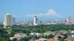 Hari ini di Surabaya, cuacanya cerah sepanjang hari dengan potensi panas yang menyengat di siang hari