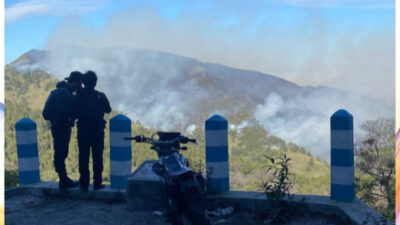 BPBD Jatim mencatat lahan yang terbakar di Savana Widodaren Bromo sebesar 8 hektar.