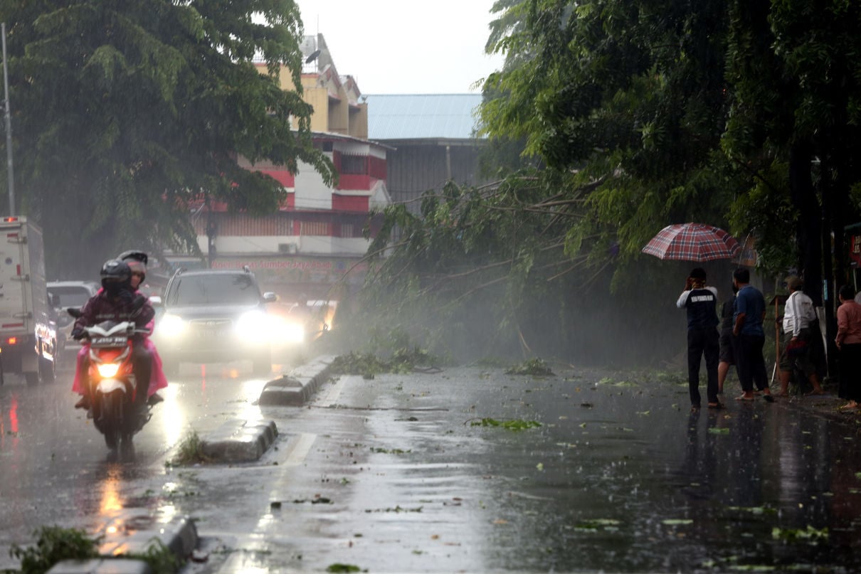 Peringatan Cuaca di Jawa Tengah Hari Ini, Rabu (31/7): Hati-hati Cuaca Hujan di Beberapa Wilayah