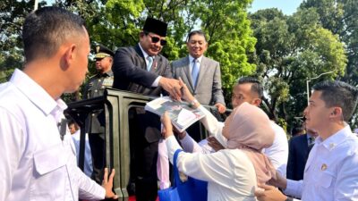 Tears of Joy and Prayers as Citizens Meet Prabowo Subianto: “I Finally Got His Autograph”