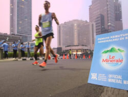 Mineral Water Station Provided by Le Minerale to Hydrate Runners at Jakarta Running Festival 2024