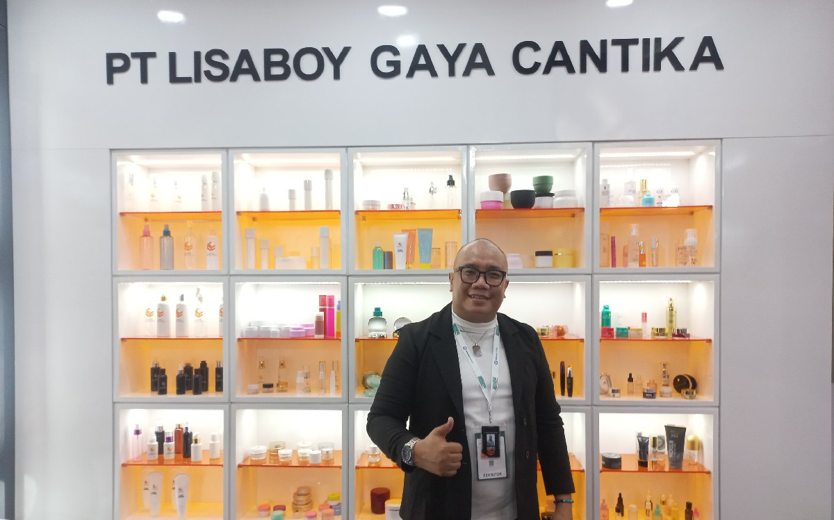 Lisaboy Gaya Cantika Menampilkan Berbagai Produk Make Up dan Skincare di Cosmobeaute 2024