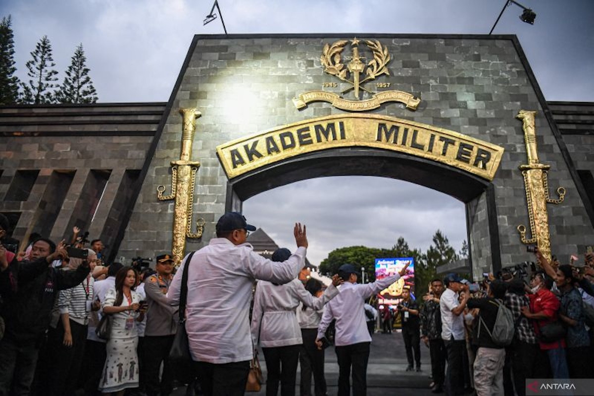 Dapatkan Pembekalan di Akademi Militer, Anggota Kabinet Merah Putih Mengenakan Seragam Komando Cadangan