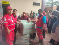 Banthan Ketum PMI Agung Laksono Untuk Korban Kebakaran Kemayoran
