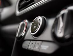 Biaya Servis AC Mobil dan Penyebab AC Tidak Dingin: Panduan Lengkap